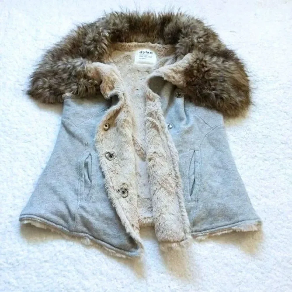 Dylan by True Grit Vest Faux Fur Collar Gray Button Front Winter Cozy XS